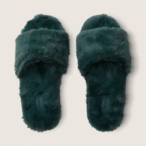 PINK VS Faux Fur Slipper size Small NIP